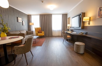 Standard Apartment, 1 Queen Bed, Kitchenette (Living Room)