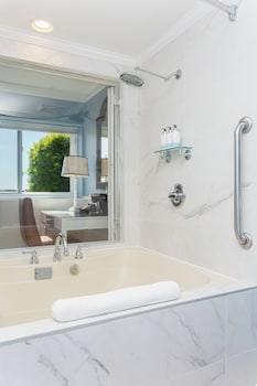 I - Ocean Jetted Tub King