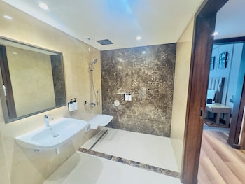 Classic Room, 1 Queen Bed, Accessible