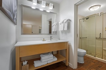 Standard Room, 2 Queen Beds, Refrigerator & Microwave, Mountain View