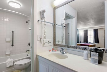 2 Double Beds, No Smoking