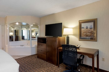 Standard Room, 1 King Bed, Non Smoking, Jetted Tub