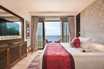Standard Room, 1 Queen Bed, Beachside (Sea View  or Balcony)