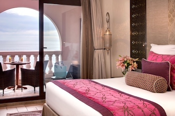 Standard Room, 1 Queen Bed, Beachside (Sea View  or Balcony)