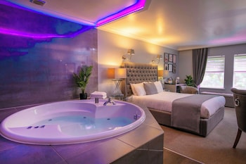 Suite, 1 King Bed, Non Smoking, Jetted Tub