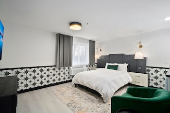 Deluxe Room, 1 Queen Bed (Accessible)