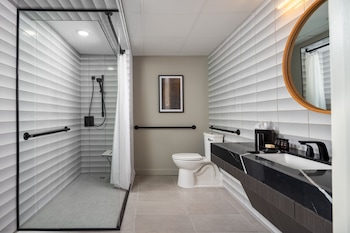 Deluxe Room, 1 King Bed, Accessible