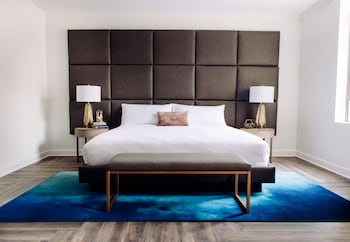 Deluxe Room, 1 King Bed