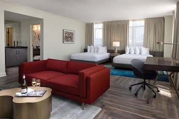 Deluxe Suite, 2 Queen Beds