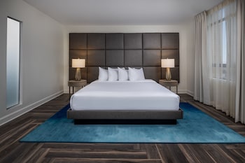 Deluxe Room, 1 King Bed, Accessible