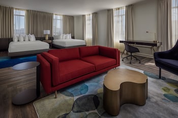 Deluxe Suite, 2 Queen Beds