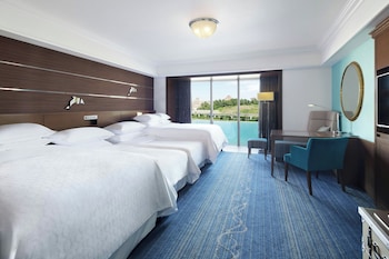 Room, 2 Twin Beds, Balcony (Disney or Bay view)