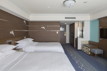 Guest room, 2 Double Beds, Non Smoking, Disney or Bay view, Balcony