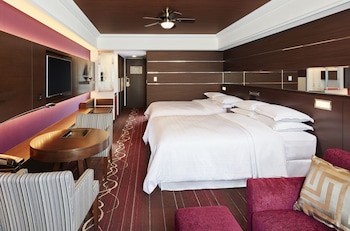 Club Room, Multiple Beds