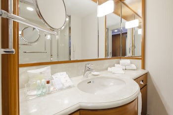 Guest room, 2 Double Beds, Disney or Bay view, Main Building, Balcony