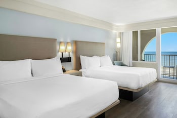 Room, 2 Queen Beds, Balcony, Oceanfront (Balcony)