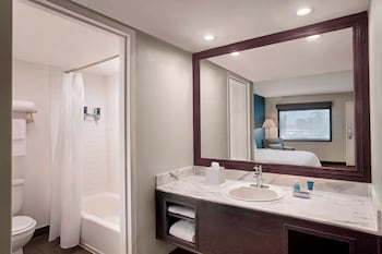 Standard Room, 2 Queen Beds, Pool View