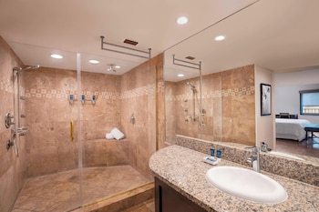 Suite, 1 Bedroom, Hearing Accessible, Pool View (Roll-in Shower)