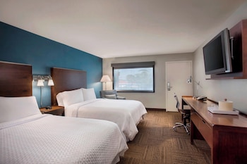 Standard Room, 2 Queen Beds, Hearing Accessible, Pool View