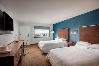 Standard Room, 2 Queen Beds, Hearing Accessible, Pool View