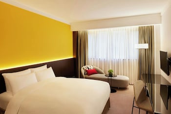 Deluxe Queen Room