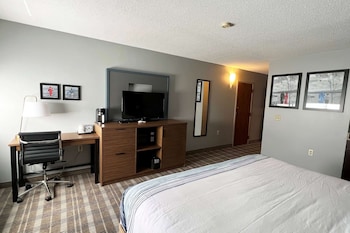 Room, 1 King Bed, Accessible, Non Smoking (Mobility, Tub w/Grab Bars)