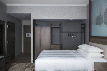 Room, 1 King Bed (Mobility Accessible, Roll-in Shower)