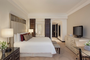 Room, 1 King Bed (E-Lounge)