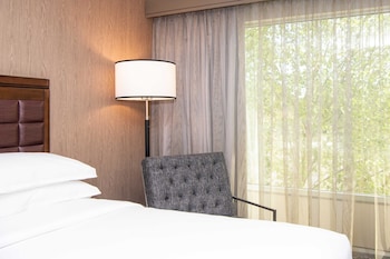 Deluxe Room, 2 Queen Beds (Mobility Accessible, Roll-In Shower)