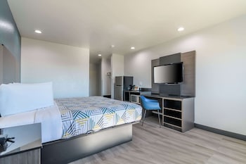 Standard Room, 1 King Bed, Non Smoking, Refrigerator & Microwave