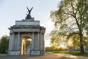 Suite, Corner (Hyde Park)