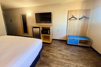1 Queen Bed, Second Floor, No Elevator , Non-Smoking