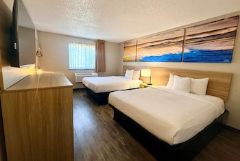 2 Queen Beds, Third Floor, No Elevator, Non-Smoking