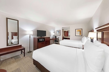 Accessible 2 Queen Beds w/ Roll-In Shower
