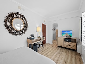 Essential Room 1 Queen bed- No Balcony
