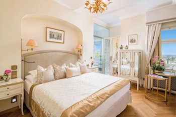 Romantic Double Room, 1 King Bed, Bathtub, City View