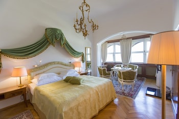 Signature Suite, 1 King Bed, Bathtub, City View