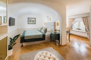Romantic Double Room, 1 King Bed, Bathtub, City View