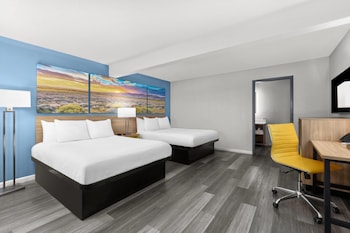 Room, 2 Queen Beds, Smoking