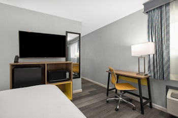Suite, 2 Queen Beds, Non Smoking