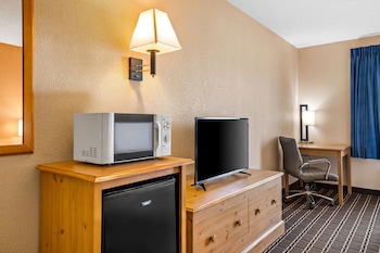 Standard Room, 2 Queen Beds, Non Smoking (Microwave & Fridge)