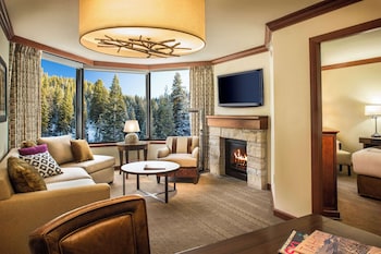 Suite, Fireplace (Forest View)