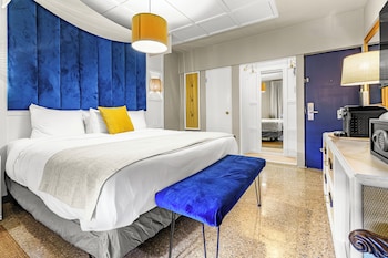 Standard Room, 1 King Bed