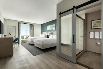 Room, 2 Double Beds, Bathtub, City View (Bonita Vista)