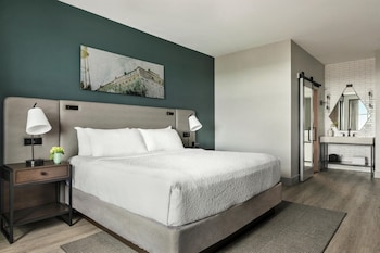 Room, 1 King Bed, Bathtub, City View (Bonita Vista)