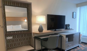 Room, 1 King Bed, Roll-in Shower, Non Smoking (Communications, Mobility Accessible)