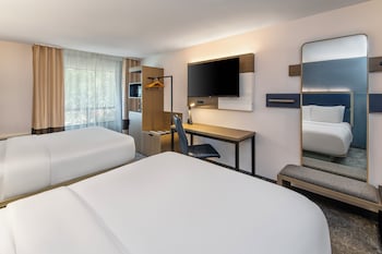 Standard Room, 2 Queen Beds, Non Smoking (Upper Floor)