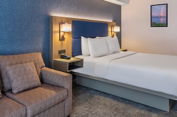 Business Room, 1 Queen Bed, Non Smoking (Upgrade, Ground Floor)