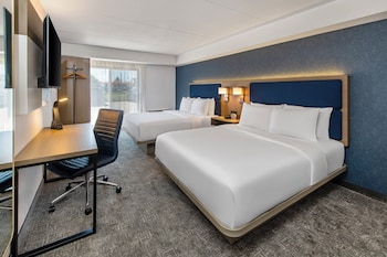 Room, 2 Queen Beds, Non Smoking, Ground Floor