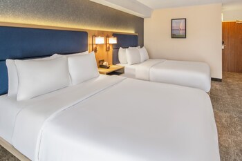 Room, 2 Queen Beds, Non Smoking, Ground Floor